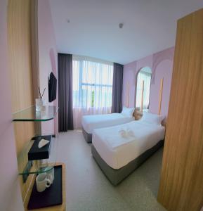 Postel nebo postele na pokoji v ubytování Wellesley Hotel