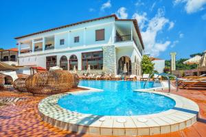 Πισίνα στο ή κοντά στο Xenios Possidi Paradise Hotel