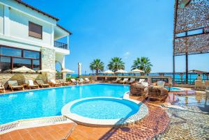 Πισίνα στο ή κοντά στο Xenios Possidi Paradise Hotel