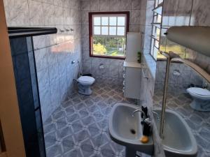 a bathroom with a sink and a toilet at República Birinaite in Ouro Preto