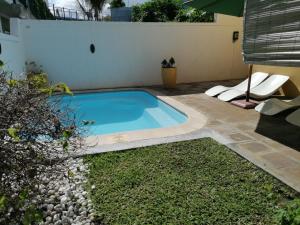 Bazén v ubytování Terre et Mer - Studios - Ile Maurice nebo v jeho okolí