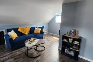 O zonă de relaxare la Family Ties Vacation Home - Rossy House