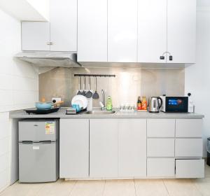 Kuchyň nebo kuchyňský kout v ubytování Shared dormitory Wan Chai Road 187