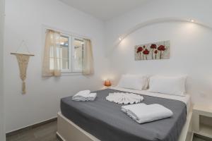 a bedroom with a bed with two towels on it at Sunset Village 4 in Paleochori