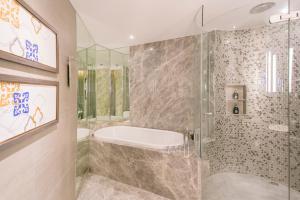 Ein Badezimmer in der Unterkunft Centara Grand At CentralWorld