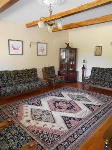 Ruang duduk di The Gardens guest accommodation