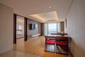 Four Points by Sheraton Bali, Ungasan的电视和/或娱乐中心