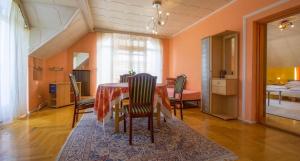 a dining room with a table and chairs at Eva Rooms in Budakeszi