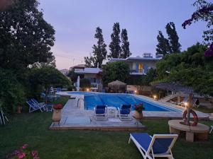 Bazén v ubytovaní Cormoranos Apartments Eco Green alebo v jeho blízkosti