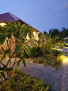 Surpura Bagh - A Luxury Boutique Resort外面的花园