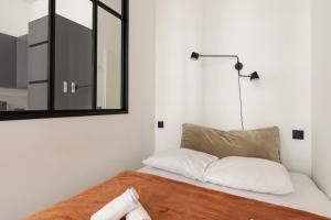 Uma cama ou camas num quarto em DIFY Harmony - Quartier Ainay