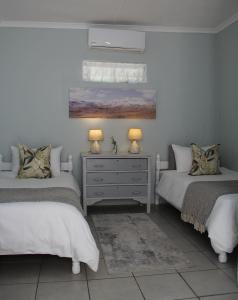 Кровать или кровати в номере @karoo Guesthouse