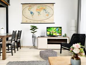 Μια τηλεόραση ή/και κέντρο ψυχαγωγίας στο GREEN APARTMENTS #Nowy Square, Kazimierz district +117 φωτογραφίες