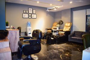 Khu vực ghế ngồi tại The Secure Inn Hotel Muscat
