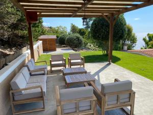 Vonkajšia záhrada v ubytovaní Luxury villa with stunning panoramic sea view