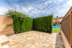 Bazén v ubytovaní Miami Platja Casa LOGA alebo v jeho blízkosti