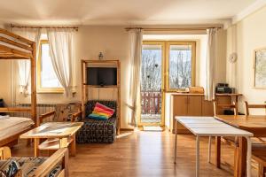 Posedenie v ubytovaní ZAKOHOME- Apartamenty Kościelisko Centrum