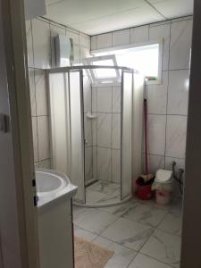 Koupelna v ubytování SEYRİ DENİZ VİLLA Villa with sea view + 8 fotografií