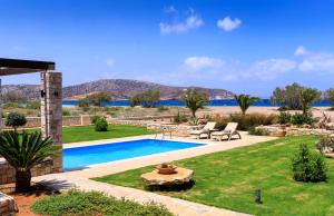 Naturlandskabet i nærheden af villaen