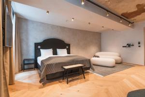 Ein Bett oder Betten in einem Zimmer der Unterkunft H5 Grauer Bär Studios & More