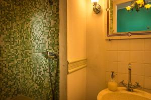 Gallery image of Gipsy - chambre déco Van Gogh pour 1, 2 ou 3 pers in Arles