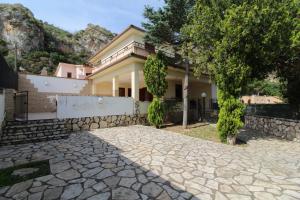 a house with a stone driveway in front of it at AM Bonagia Valderice VILLA INTERA in Valderice