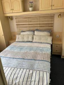 מיטה או מיטות בחדר ב-Chalet Stal Veersedam