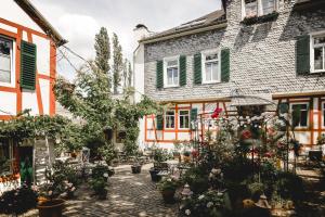 a courtyard of an old house with potted plants at Klostermühle in Eltville
