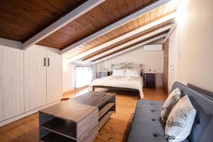 Postel nebo postele na pokoji v ubytování Zamor Family Villa 2