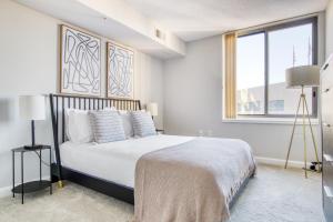 Gallery image of Bethesda 2BR w Concierge Gym nr Metro shops WDC-466 in Bethesda +35 photos
