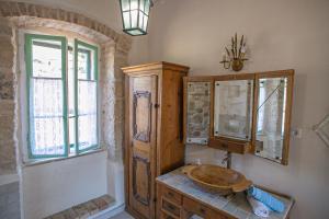 Ένα μπάνιο στο Terra Arhaica - Authentic house and traditional breakfast +16 φωτογραφίες