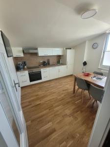 Kuchyň nebo kuchyňský kout v ubytování kleines Apartment