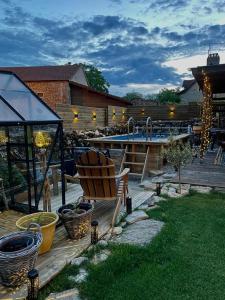 a patio with a bench and plants in a yard at La grange in Promilhanes