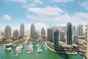 Nespecifikovaný výhled na destinaci Dubaj nebo výhled na město při pohledu z apartmánu