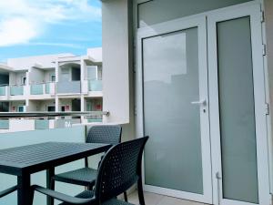 Balkón alebo terasa v ubytovaní Disfruta Sol & Playa en Corralejo I