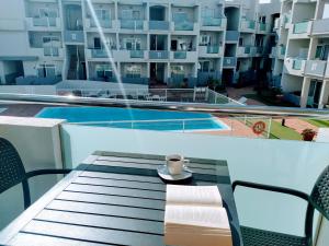 Bazén v ubytovaní Disfruta Sol & Playa en Corralejo I alebo v jeho blízkosti