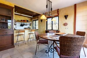 Fotografia z galérie ubytovania Cosy house jacuzzi wifi pool view v destinácii Mijas
