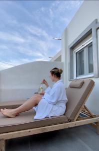 Зображення з фотогалереї помешкання The Muses of Santorini Private Jacuzzi Suites у місті Vóthon