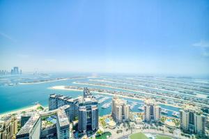 Nespecifikovaný výhled na destinaci Dubaj nebo výhled na město při pohledu z apartmánu