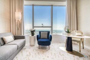 Posezení v ubytování Heavenly Studio at The Palm Tower Palm Jumeirah by Deluxe Holiday Homes