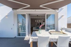Balkón nebo terasa v ubytování Luxury house in Roses