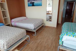 Postel nebo postele na pokoji v ubytování Estudio Rincon de la Victoria ( Malaga) + 21 fotografií