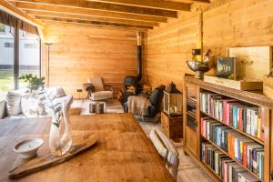a living room with a table and a book shelf at Bed & Breakfast Zeeuws Gelukkig in Serooskerke