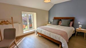 Postel nebo postele na pokoji v ubytování Le Clos des écureuils - chambres d'hôtes