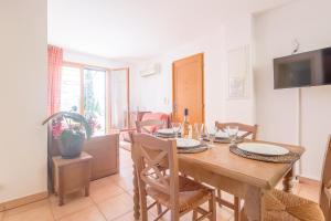 TV/trung tâm giải trí tại Casa Corsica - Appt climatisé proche de la plage