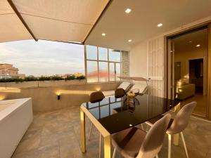 A seating area at Le Suite con terrazzo Abitare Roma
