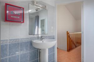 a bathroom with a sink and a mirror at Face Mer - Bel appartement pour 4 in Saint-Brevin-les-Pins +14 photos