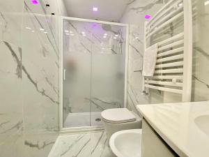 A bathroom at Le Suite con terrazzo Abitare Roma