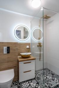 a bathroom with a sink and a toilet at 13 Gdynia Centrum - Apartament Mieszkanie dla 5 os in Gdynia
