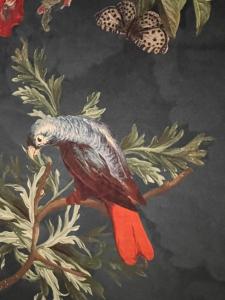 una pintura de un pájaro en una rama de árbol con mariposas en A la guiniere, en Couëron